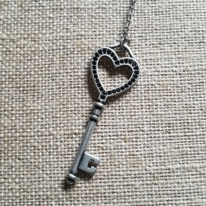 31" heart key necklace in silvertone